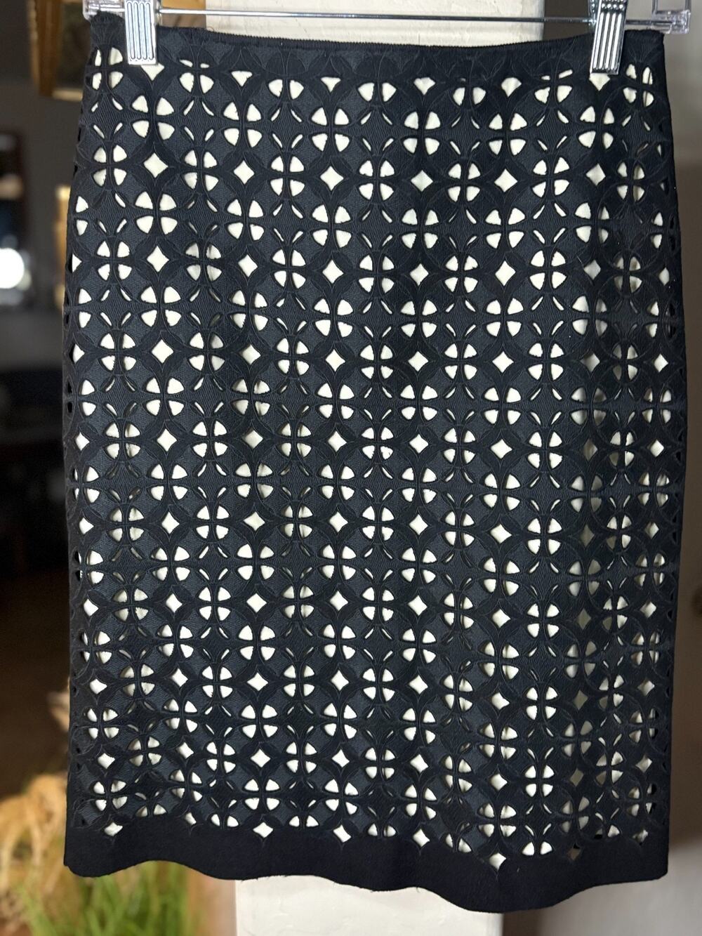 Elie Tahari Bennet Blend Wool Embroidered Cut out Pencil Skirt Size 0 MSRP $398